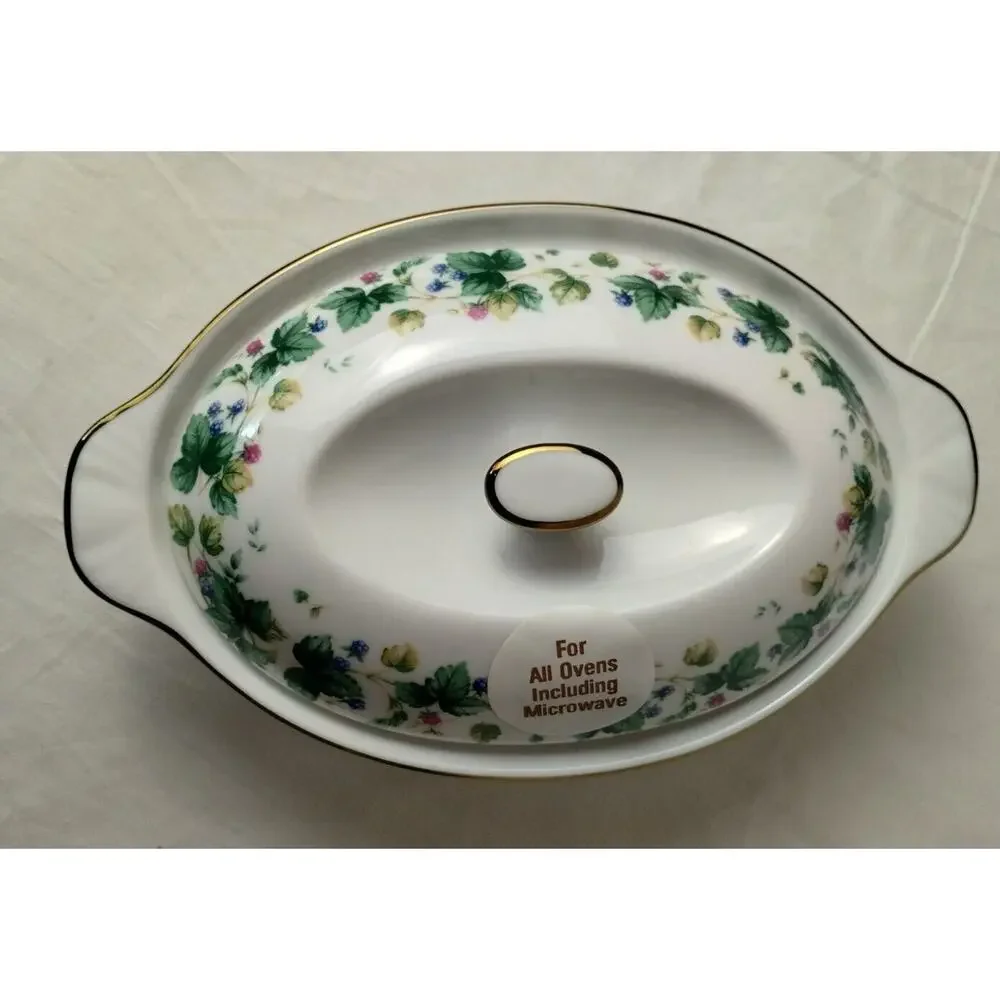 Andrea by Sadek Casserole Dish with Lid - Green Ivy Berries Gold Trim - Vineyard